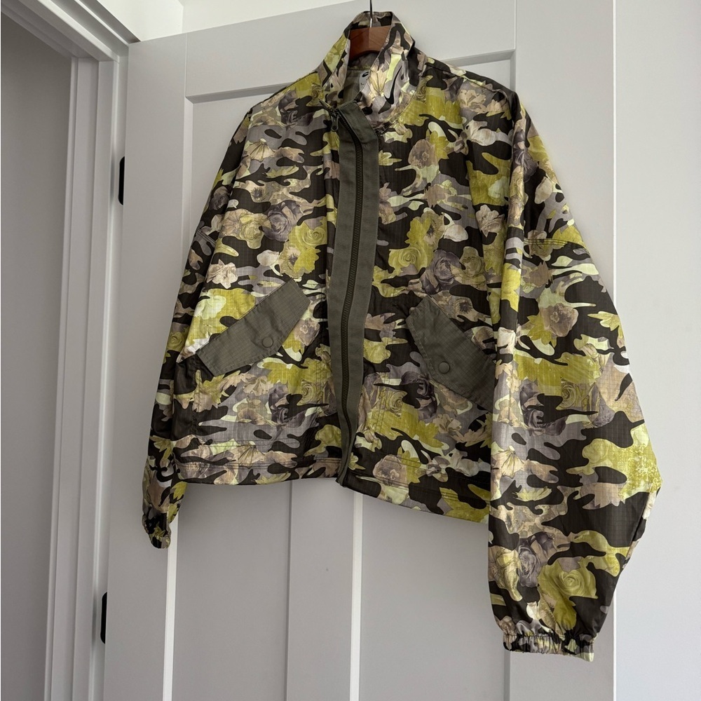 Nike Sportswear Women’s Woven Camo Jacket CZ8184-325 Multicolored  Size S